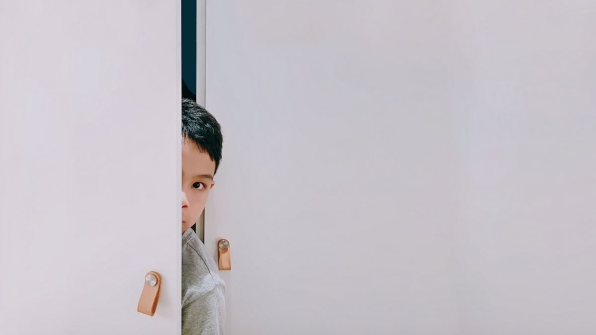 Anak Punya Kebiasaan Menguping? Ortu Bisa Lakukan Ini