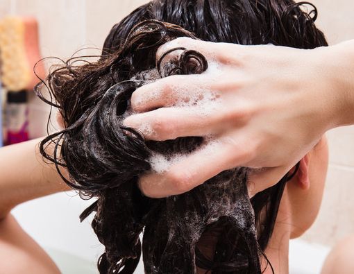 Sering Ganti Sampo, Ini Dampaknya pada Rambut