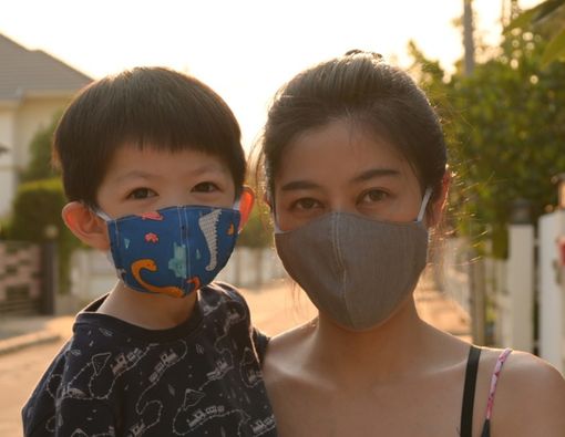 Pemerintah Wajibkan Masyarakat Pakai Masker Kain saat Keluar Rumah!