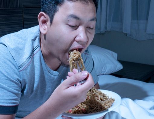 Jarak Waktu yang Tepat antara Makan Malam dan Tidur