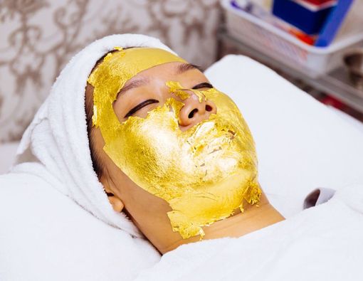 Gold Facial, Ini Manfaat, Prosedur, Hingga Efek Sampingnya