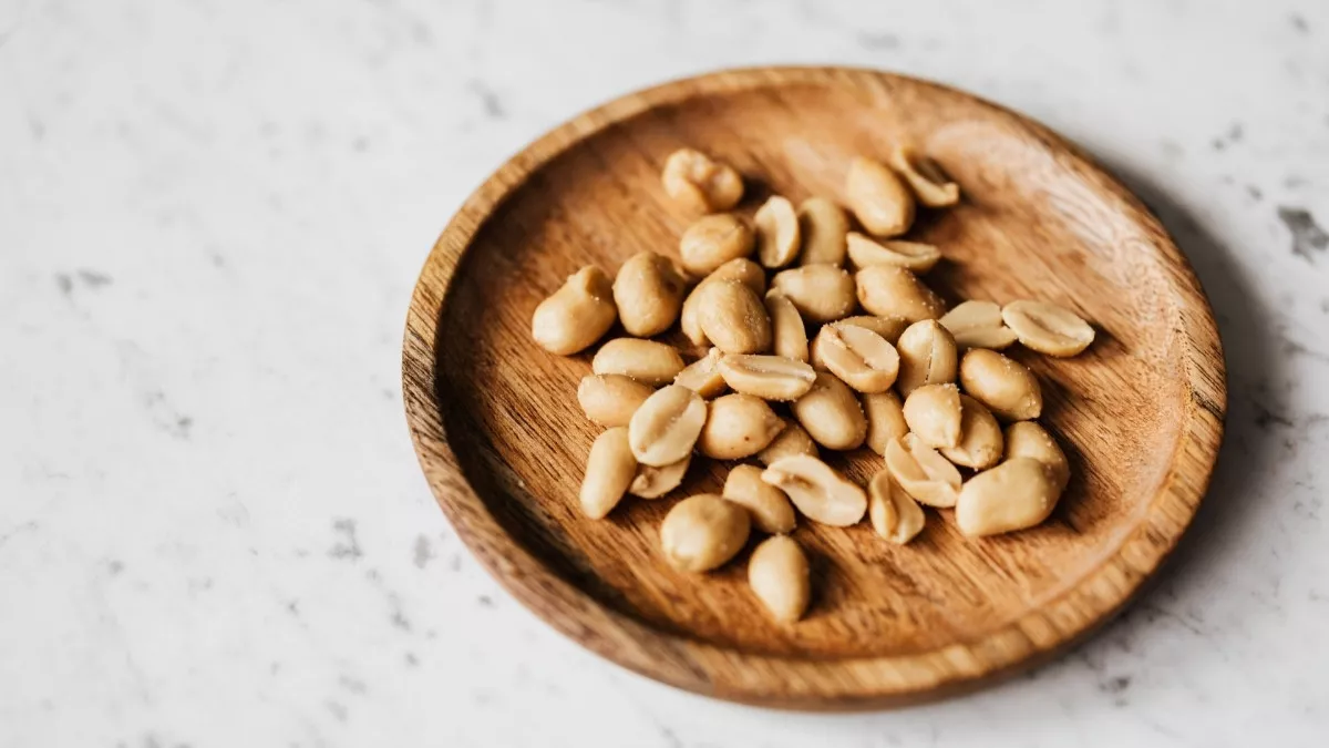 Makan Kacang Bikin Jerawatan, Mitos atau Fakta?