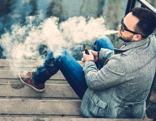 Sering Merokok Vape Bisa Bikin Flu Sulit Sembuh?