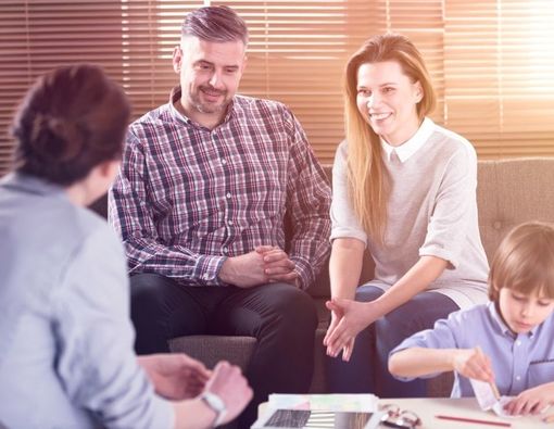 Kesalahan Orangtua saat Berbicara dengan Guru Anak