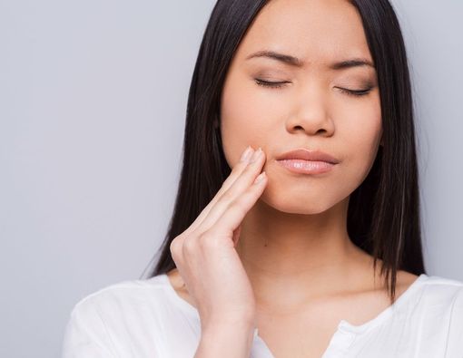 Penyebab Gigi Sakit Saat Bersentuhan