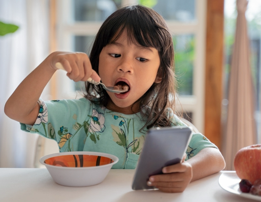 Kiat Mencegah Anak Kecanduan Gawai