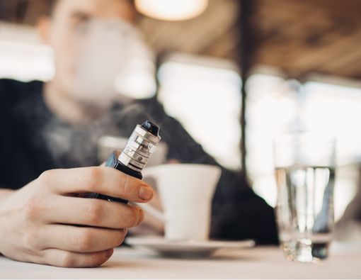 Menghirup Uap Vape pada Perokok Pasif, Bahayakah?