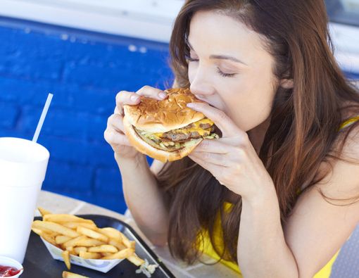 Ingin Cepat Hamil? Hindari Makan Fast Food