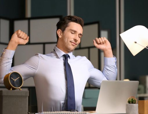 Badan Pegal karena Sering Lembur? Lakukan Ini