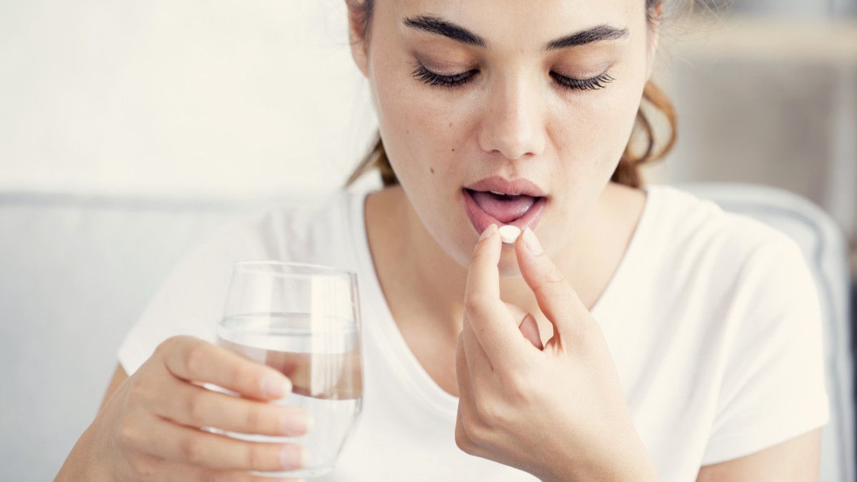 Benarkah Minum Pil KB Bikin Gendut dan Jerawatan?