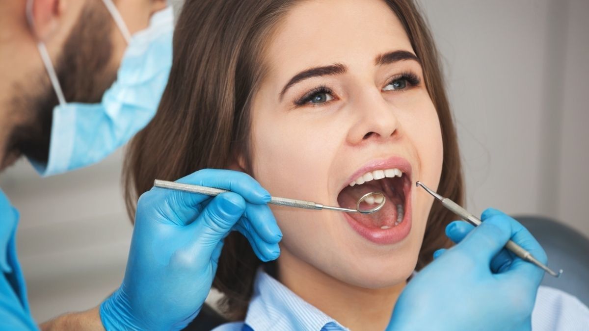 Tidak Cuma Gigi Goyang, Ini 6 Ciri-Ciri Gigi Mau Copot