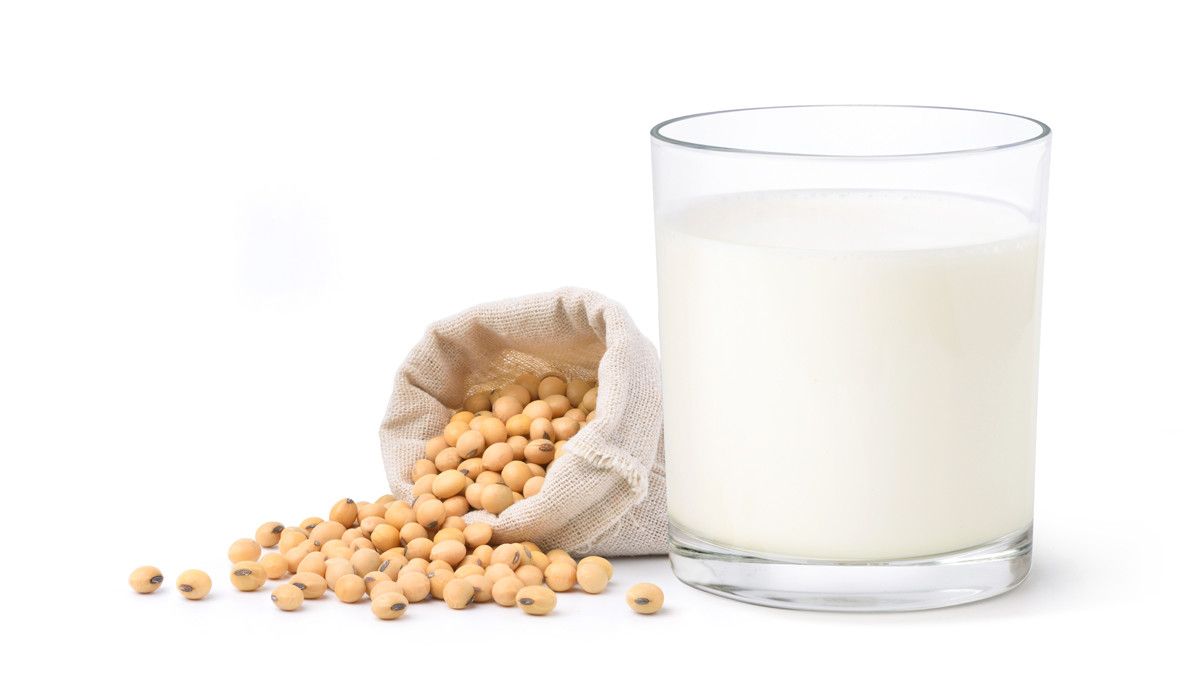 Anak Alergi Susu Sapi, Bisakah Diganti dengan Susu Soya?
