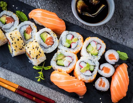 Tak Cuma Nikmat, Ini 10 Manfaat Sushi untuk Kesehatan