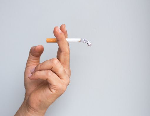 Anda Biasa Merokok? Waspada, Demensia Siap Menyerang!