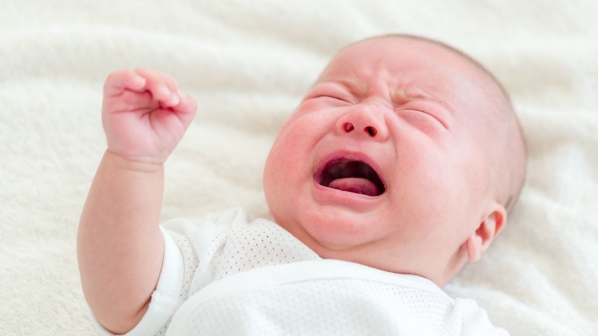 Ilustrasi cara penyebab bayi rewel di malam hari