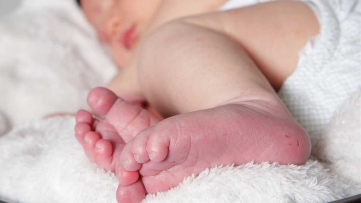 Pengambilan Darah pada Tumit Bayi Baru Lahir, Apa Fungsinya?