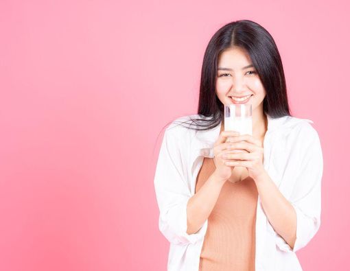 5 Manfaat Minum Susu Sebelum Tidur