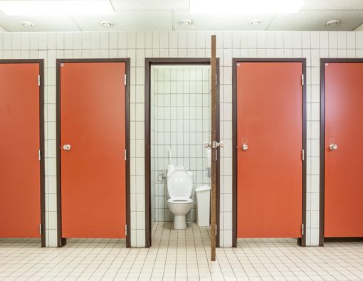 Tips Nyaman Menggunakan Toilet Umum Saat Liburan