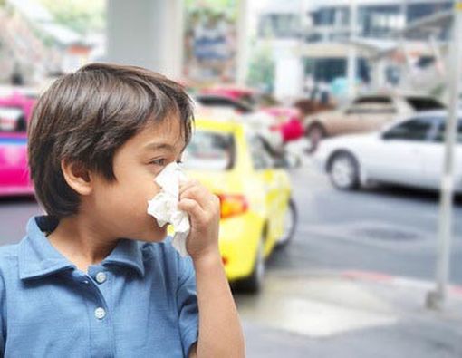 Si Kecil Sering Bersin, Apakah Termasuk Ciri-ciri Alergi?