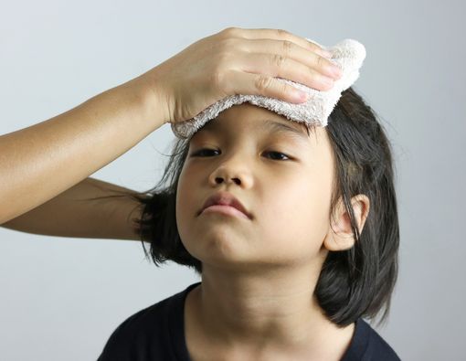 11 Daftar Obat Penurun Panas Anak