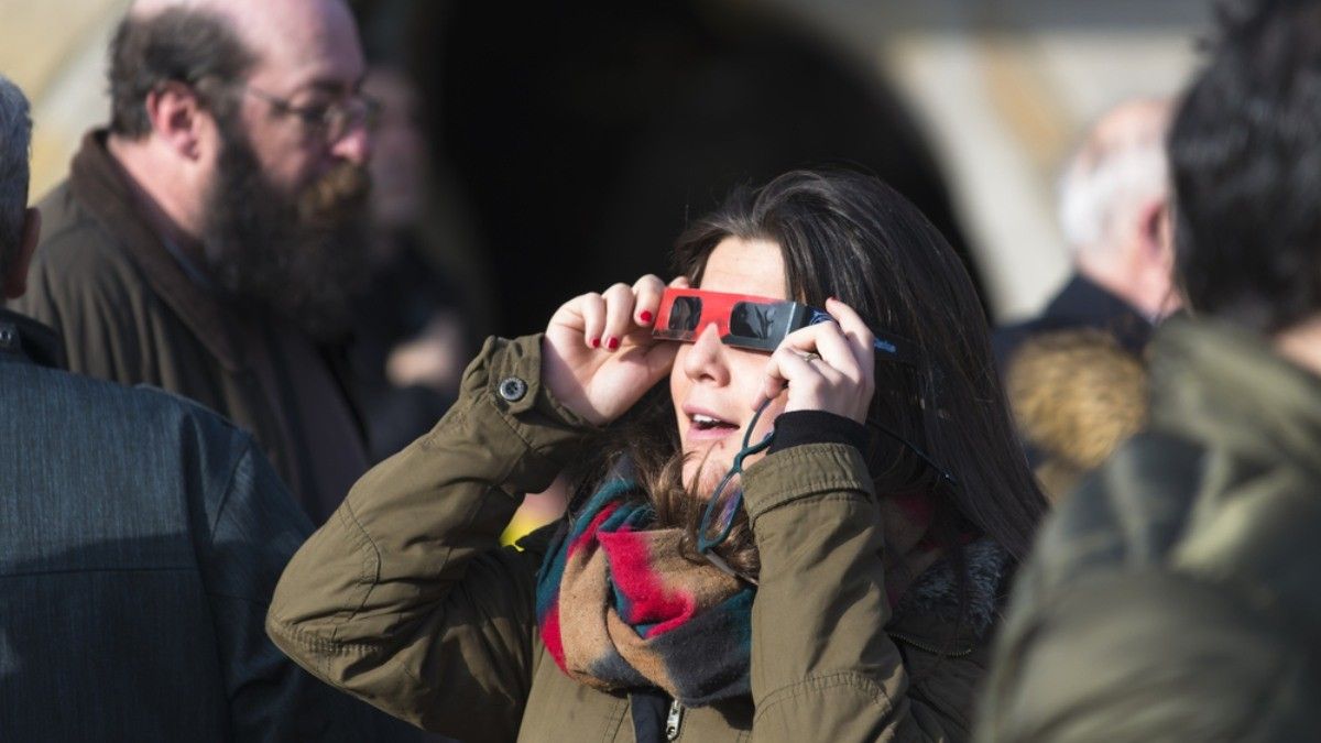 Bagaimana Cara Aman untuk Melihat Gerhana Matahari?