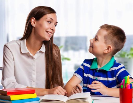 Apa Bedanya Mendidik dan Menghukum Anak?