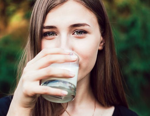 Mana Lebih Sehat, Susu Rendah Kolesterol atau Susu Skim?