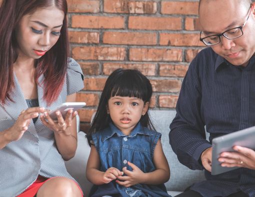 Pengaruh Teknologi pada Pola Asuh Anak, Banyak Positifnya?