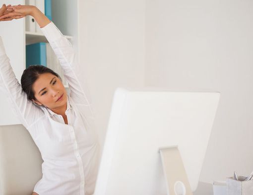 Kiat Efektif Atasi Pegal saat di Kantor