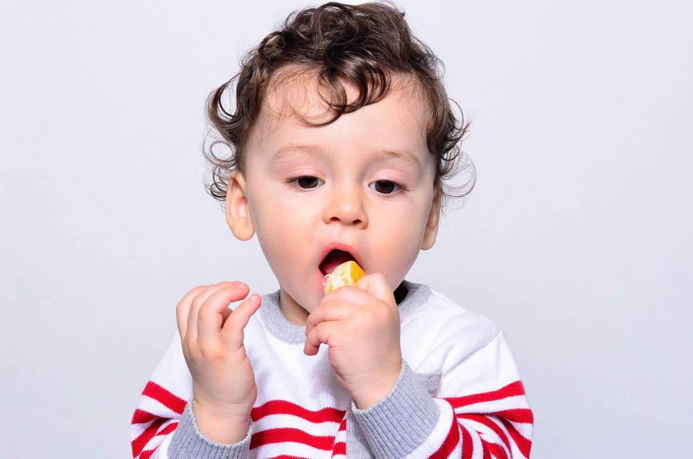 Cara Tepat Memberikan Finger Food untuk Bayi