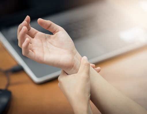 13 Penyebab Tangan Sering Kesemutan yang Tidak Boleh Diabaikan