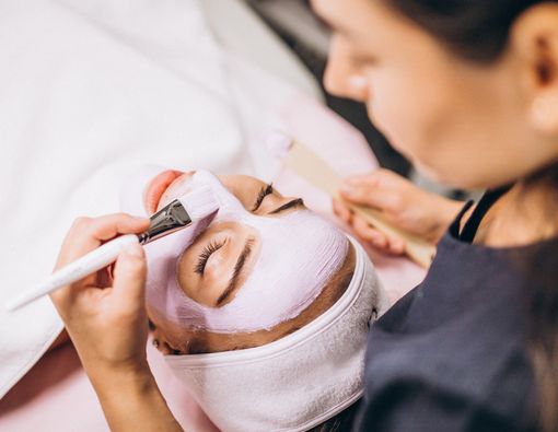 Terlalu Sering Facial, Benarkah Akan Merusak Kulit Wajah?