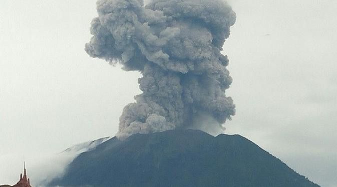 Hati-hati, Erupsi Gunung Agung Rentan Picu Sakit Mata
