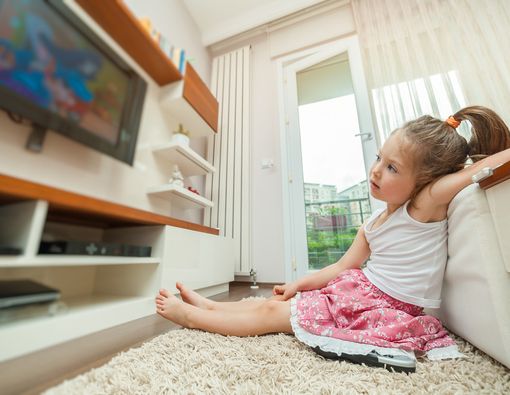 Menonton Televisi Menghambat Perkembangan Bicara dan Bahasa Anak?