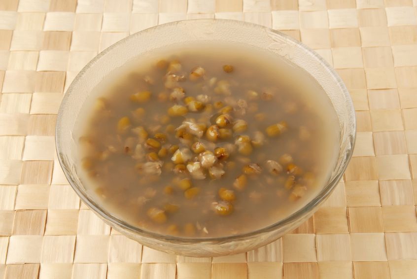 Air Rebusan Kacang Hijau Bikin Rambut Bayi Lebat?