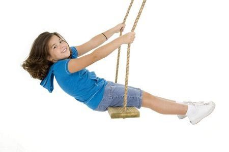 Intip Manfaat Bermain Ayunan pada Anak