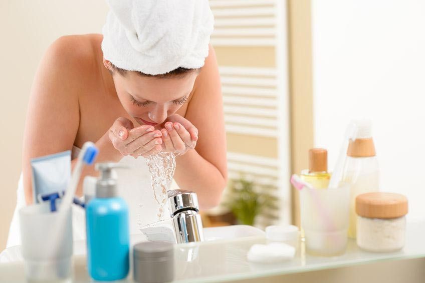 Berbahayakah Pencuci Wajah Berpewangi untuk Kulit Sensitif?