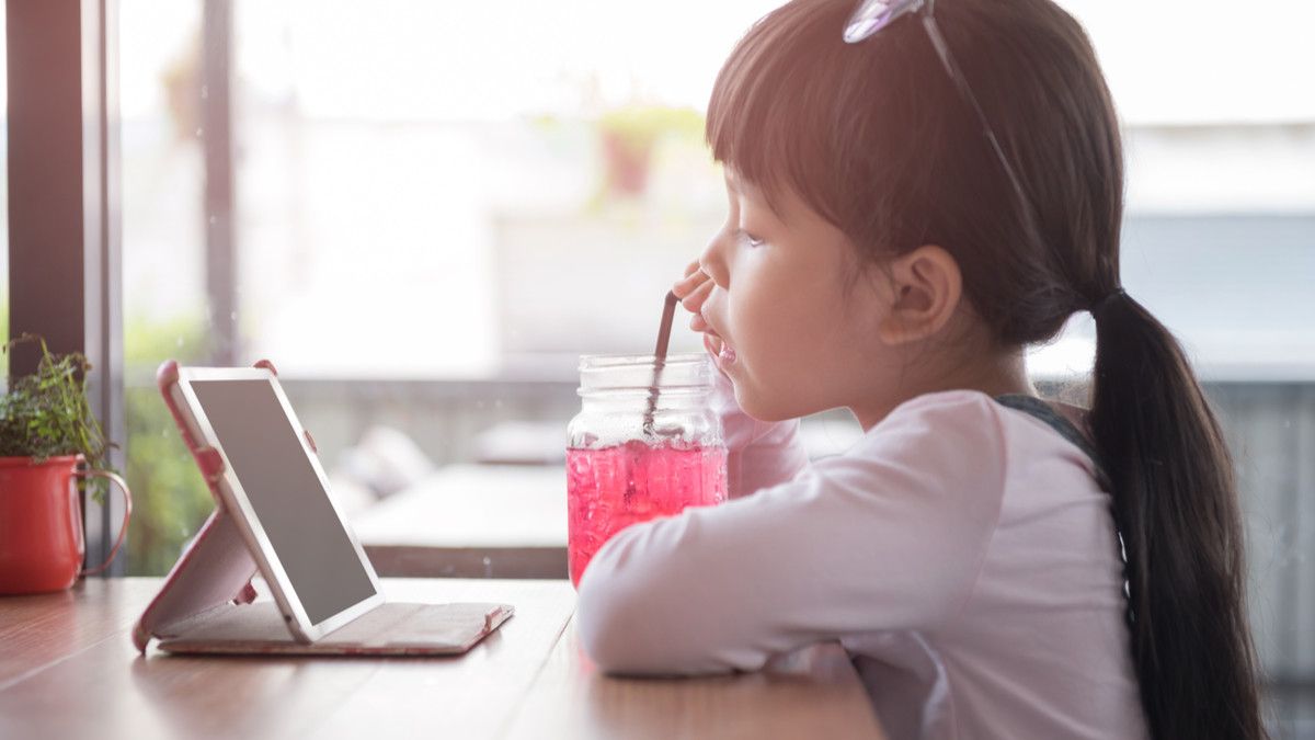 Jangan Selalu Dituruti, Ini Bahaya Kasih Anak iPad atau Tablet