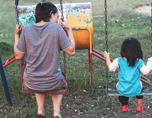 Balita Mudah Akrab dengan Orang Asing, Tanda Ada Gangguan Psikologi