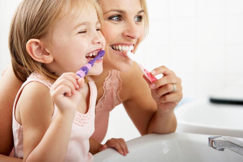 6 Tips Agar Anak Rajin Sikat Gigi