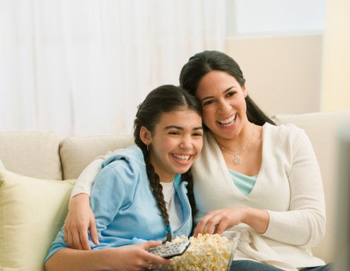 Menonton Film Komedi Memicu Nafsu Makan