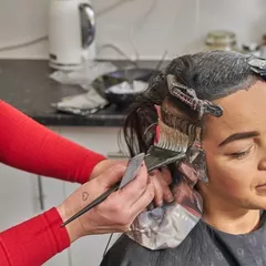 Kesalahan Saat Mewarnai Rambut di Rumah