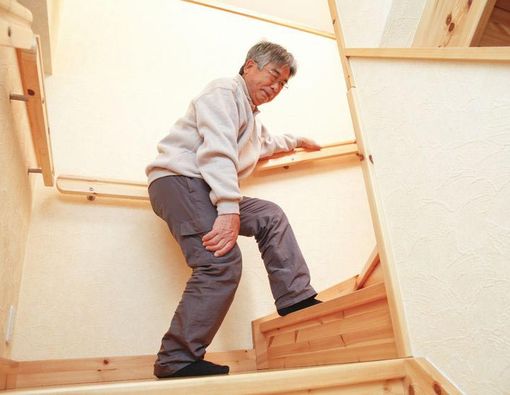 Inilah Penyebab Lutut Sakit Saat Naik Tangga