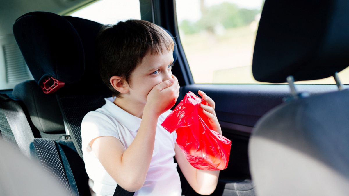 8 Cara Mencegah dan Mengatasi Mabuk Perjalanan pada Anak
