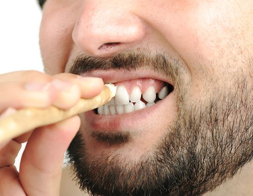 Bagaimana Kayu Siwak Merawat Gigi dan Mulut?