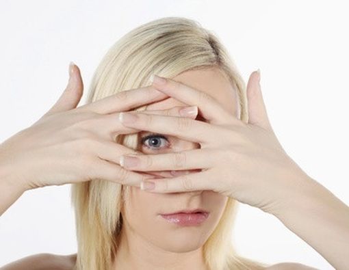 Apakah Infeksi Mata Bisa Menular Lewat Tatapan?