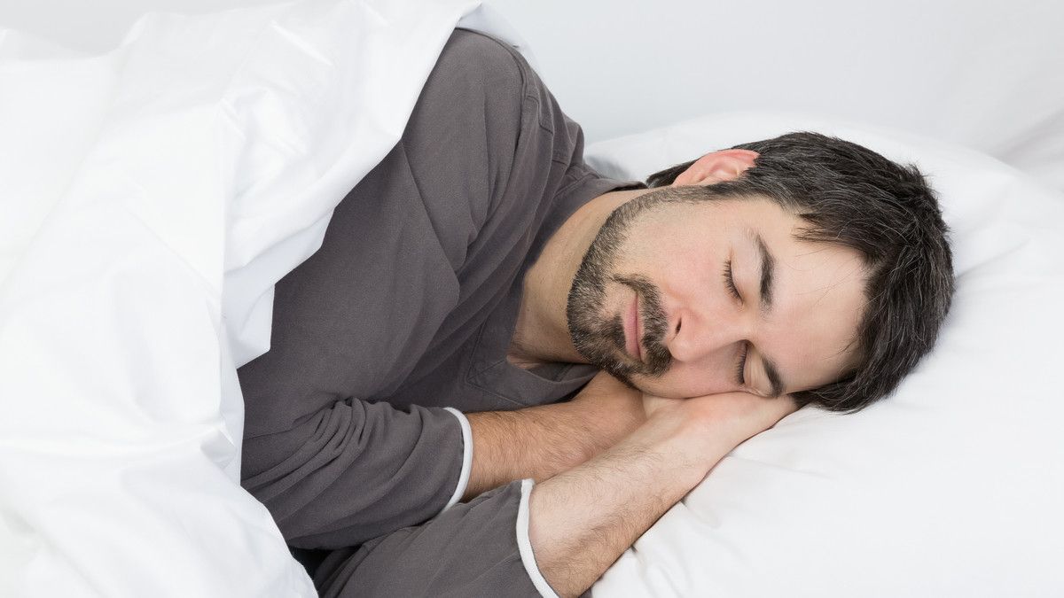 Hindari 8 Makanan Ini Jika Anda Ingin Tidur Nyenyak