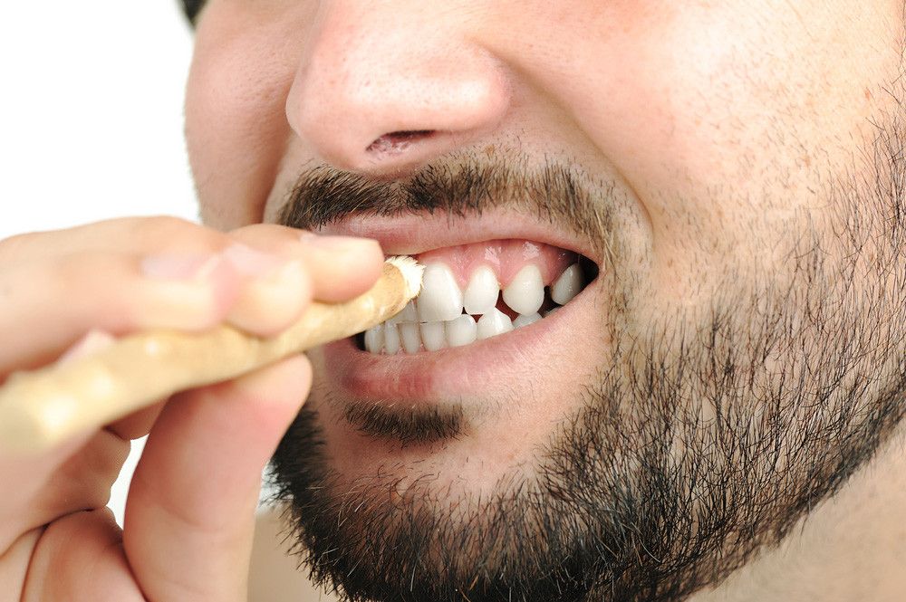 Bagaimana Kayu Siwak Merawat Gigi dan Mulut? (Zurijeta/Shutterstock)