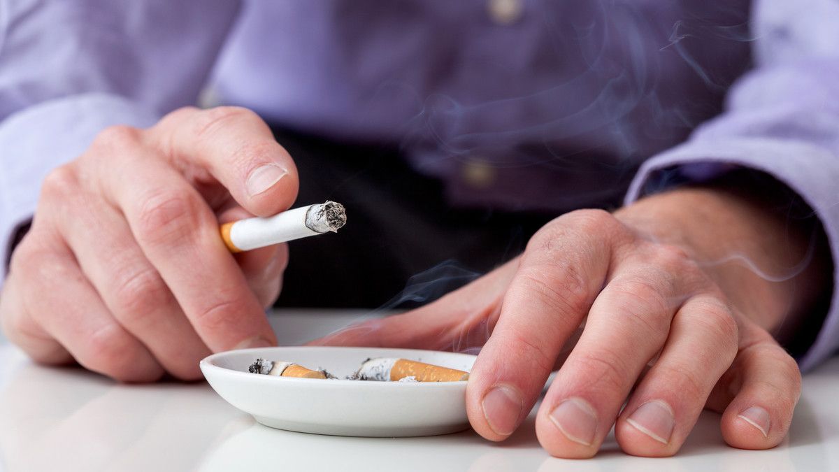 Merokok Jadi Penyebab Kanker Payudara pada Pria?