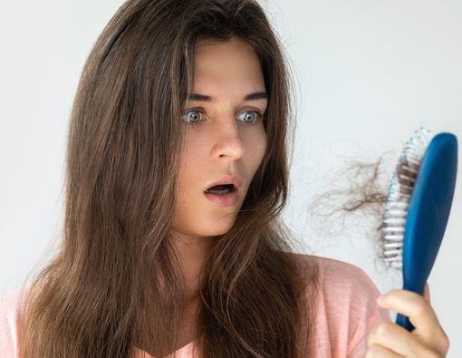 Ketahui 5 Penyebab Rambut Rontok